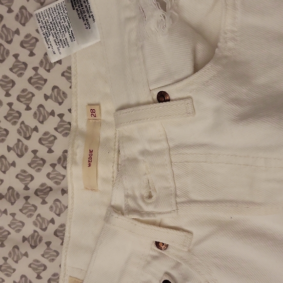 Levis off white distressed wedgie jeans size 28 - Picture 2 of 8